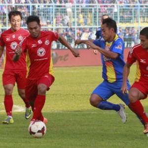 Semen Padang FC saat menghadapi Arema Coronus pada musim ISL tahun lalu