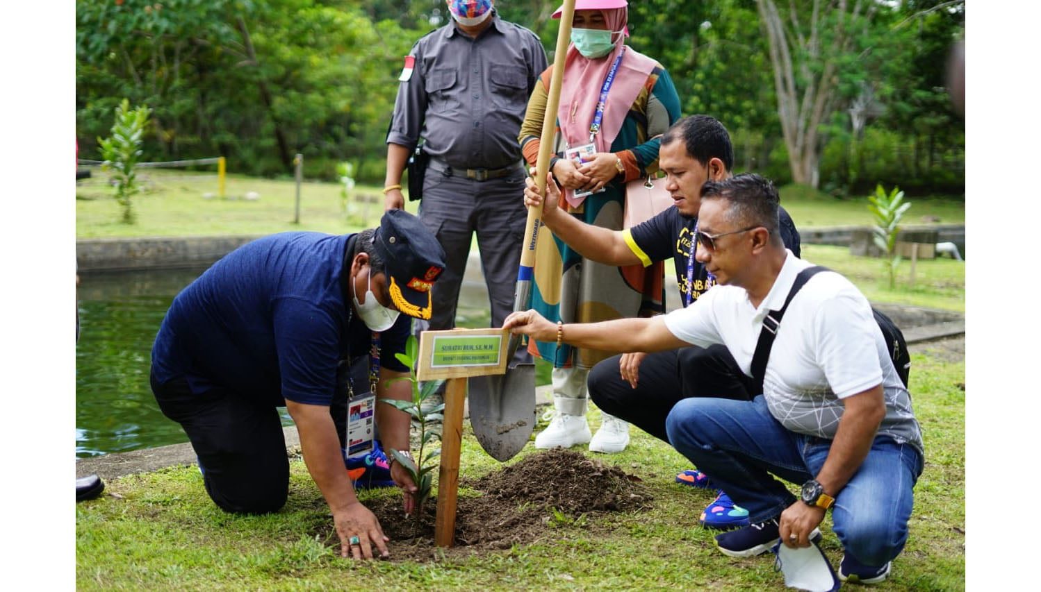 Bupati Suhatri Bur Tanam Pohon Di Papua