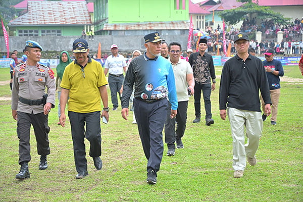 Buka Turnamen Sepakbola Antarpelajar Se Sumbar Gubernur Mahyeldi