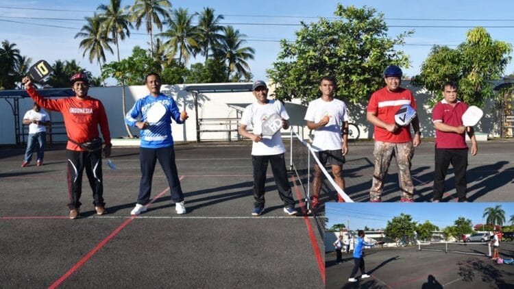 EXSEBISI—Wali Kota Pariaman Genius Umar saat memperlihatkan exsebisi Kejurnas Pickleball baru baru ini.