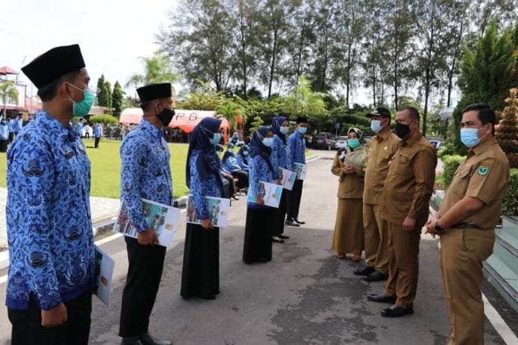 DIALOG—Wali Kota Pariaman Genius Umar dan Wawako Mardison Mahyuddin dialog bersama para ASN.