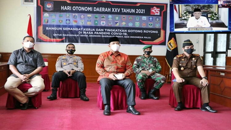 PERINGATAN HARI OTODA—Wawako Mardison Mahyuddin bersama Forkopimda mengikuti peringatan Hari Otoda virtual dengan Wapres RI.