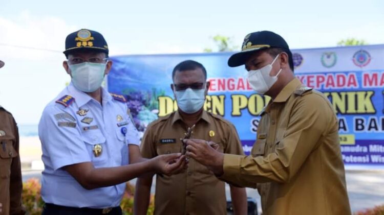 TERUMBU KARANG— Wako H Genius Umar saat kegiatan budidaya terumbu karang bersama Poltekpel.