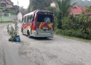 Kondisi Jalan di Bawah Kantor KUA Barangin Memprihatinkan