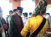Tiba di Jambi, Mahyeldi Disambut Kalungan Selendang Batik dan Sarapan Mie Celor