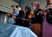 Sukma Menangis Sebelum Jenazah DJ Indah Cleo Diterbangkan ke Kampung Halaman