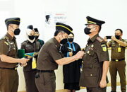 Kajati Sumbar Sertijab 3 Kajari dan Koordinator Kejati Sumbar, Kajati Sumbar : Wujudkan Penegak Hukum yang Profesional, Adil dan Bermartabat