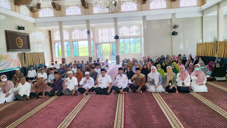 MANASIK—Calon Jamaah Haji (CJH)  Kabupaten Tanahdatar rnanasik haji di Masjid Simpurut, Kecamatan Sungai Tarab.