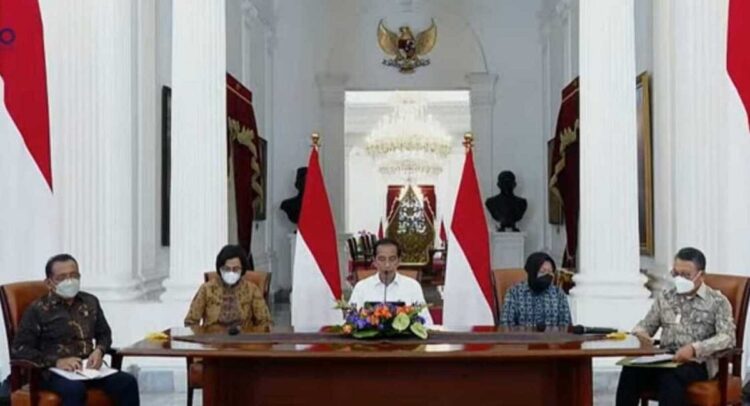 konferensi pers— Pemerintah menggelar konferensi pers terkait kebijakan menaikkan harga bahan bakar minyak (BBM) subsidi di Istana Merdeka, Jakarta, Sabtu 3 9.