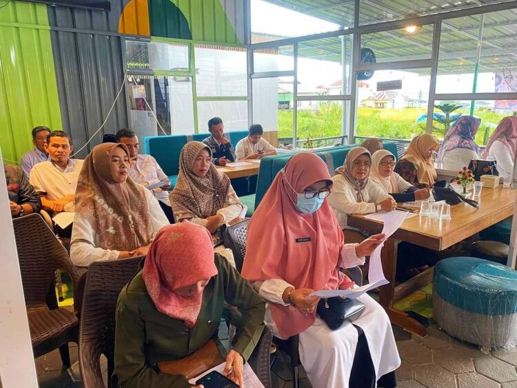 MUSRENBANG— Musyawarah Rencana Pembangunan (Musrenbang) masyarakat Kelurahan Ganting,  di Cafe Mochi, Rabu (18/1).