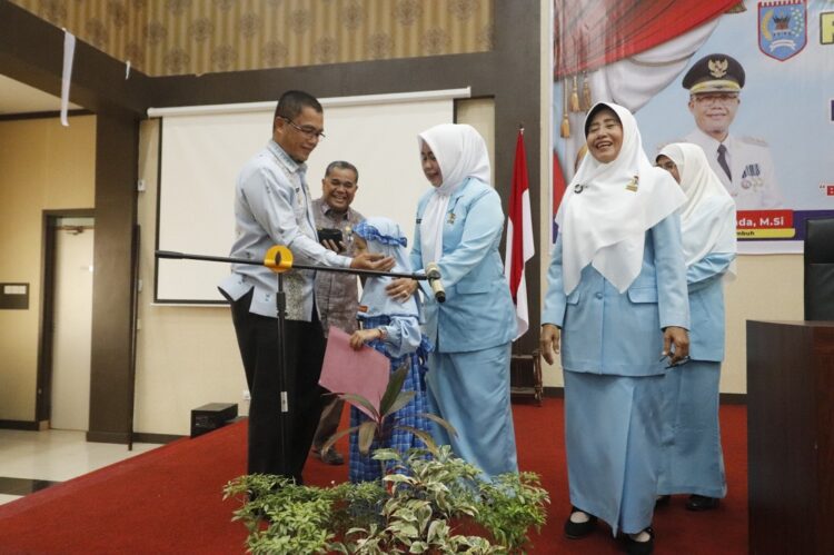 DUKUNGAN HIMPAUDI— Pj Wali Kota Payakumbuh Rida Ananda bersama Ketua Himpaudi Kota Payakumbuh.