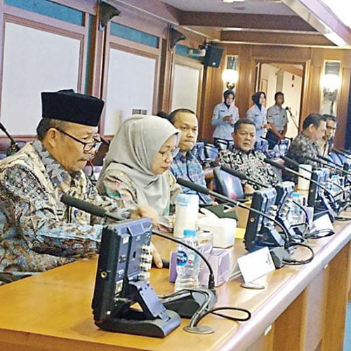 AUDIENSI— Bupati Agam Andri Warman menghadiri audiensi penyelesaian sengketa tanah bekas lapangan terbang Gadut yang terjadi antara masyarakat setempat dan TNI AU, Selasa (10/10) di Mabes TNI AU, Jakarta Timur.