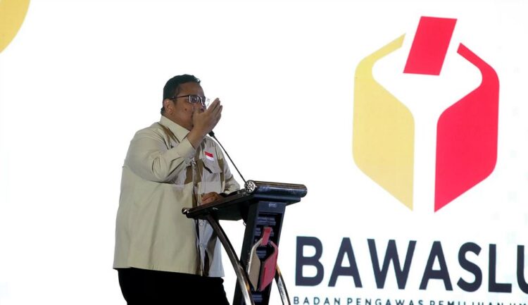 RAKOR— Ketua Bawaslu RI Rahmat Bagja dalam acara Rapat Koordinasi Pencegahan dan Pengawasan Luar Negeri dalam Pemilihan Umum Tahun 2024 di Jakarta, Selasa (24/10).