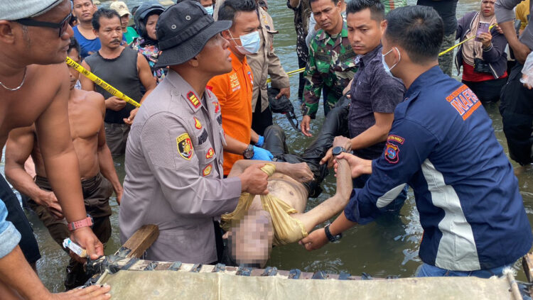 Jenazah lima korban disambar petir dievakuasi ke Puskesmas Muaro Bodi.