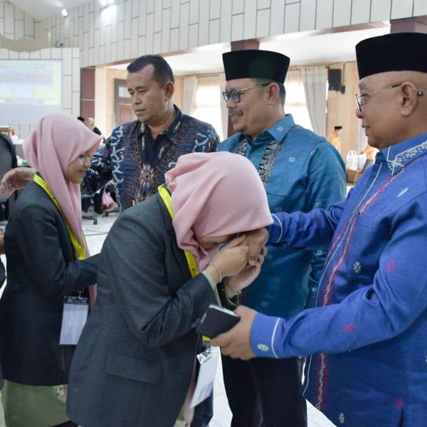 KAFILAH— Kafilah MFQ Putra Kabupaten Agam peringkat I sedangkan putri peringkat III pada MTQN Sumbar ke-40 di Solok Selatan.