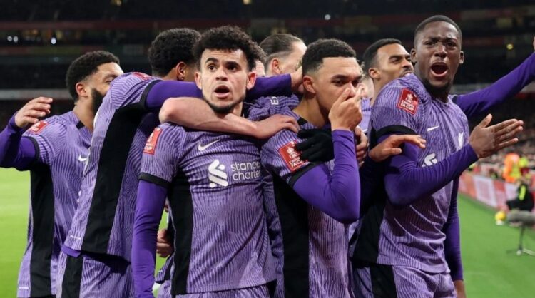 BERHASIL MENANG— Liverpool sukses menyingkirkan Arsenal pada pertandingan putaran ketiga Piala FA 2023/2024 dengan skor 2-0 di Emirates Stadium yang digelar pada Minggu (7/1).