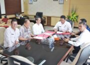 Komitmen Dukung Pilkada Serentak 2024, Pemkab Padang Pariaman Serahkan Dana Hibah Rp 41,4 Miliar