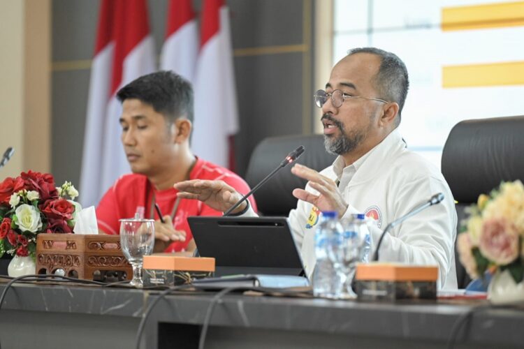 KETERANGAN PERS— Kepala Dispora Sumbar, Maifrizon saat rapat persiapan Peluncuran atau Launching Car Free Day Sumbar 2024 di Auditorium Gubernuran, Rabu (10/12).