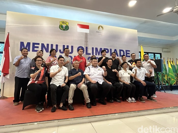 TIM AD HOC— PP PBSI akhirnya mengumumkan Tim Ad Hoc Olimpiade 2024. Legenda-legenda bulutangkis masuk dalam jajaran, dari mulai Taufik Hidayat hingga Greysia Polii.