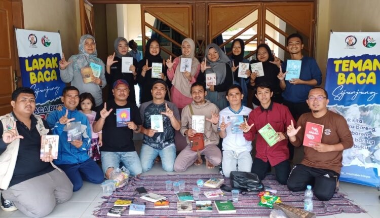 PROGRAM—Komunitas Sijunjung Muda Berkarya adakan program Teman Baca Sijunjung berkolaborasi bersama Komunitas Literasi Kita.