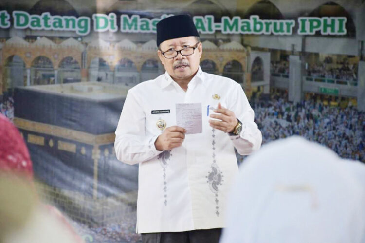 DORONG
POTENSI ZAKAT—
Bupati Agam Dr. H. Andri Warman mendorong Baznas Agam untuk melirik potensi dalam meningkatkan zakat di daerah itu.