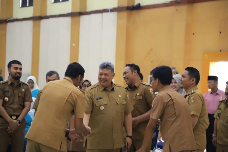 RAKOR— Wali Kota Solok, Zul Elfian Umar membuka Rapat Koordinasi Tim Penggerak PKK Kota Solok Tahun 2024, di Gedung Kubuang Tigo Baleh, Kota Solok, Selasa (20/2).