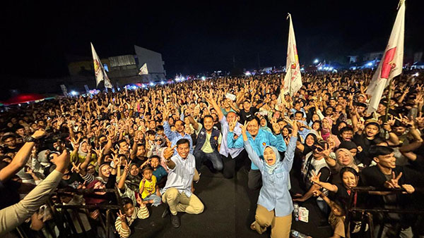 KAMPANYE AKBAR— Kampanye akbar pasangan calon Presiden dan Wakil Presiden nomor urut 2 Prabowo Subianto dan Gibran Rakabuming Raka di Sumbar selalu dibanjiri puluhan ribu pendukung.