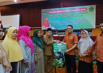 LKKS Sumbar Lakukan Penguatan Jaringan Kerja, 50 Lansia Mendapat Bantuan Sembako