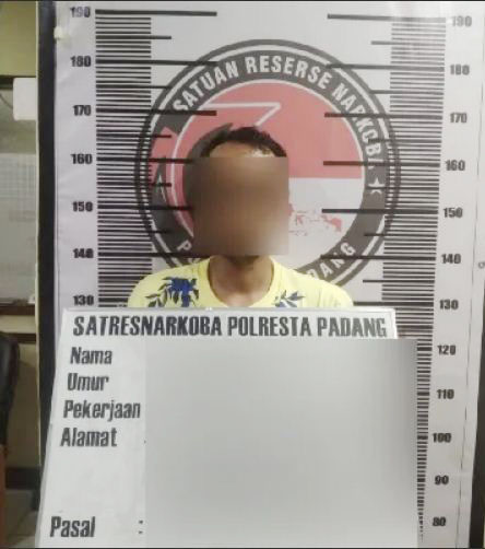 NARKOBA— Anggota DPRD Solsel, WH (40) ditangkap
jajajran Satresnarkoba Polresta Padang atas kasus penyalahgunaan sabu.