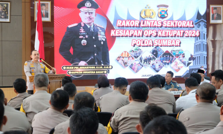 RAKOR— Kapolda Sumbar Irjen Pol Suharyono saat memberikan paparan dalam rakor lintas sektoral persiapan Operasi Ketupat Singgalang 2024.