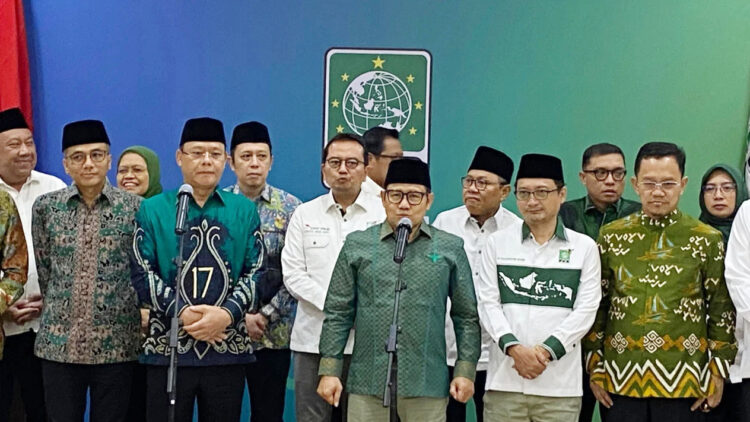 KONFERENSI PERS— Ketua Umum PKB Muhaimin Iskandar bersama Plt Ketua Umum Muhamad Mardiono memberikan keterangan pers usai melakukan pertemuan.