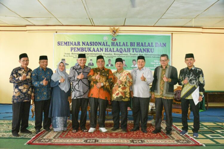 SEMINAR NASIONAL—  Bupati Padangpariaman Suhatri Bur menghadiri kegiatan seminar nasional di STIT Syech Burhanudin Pariaman.