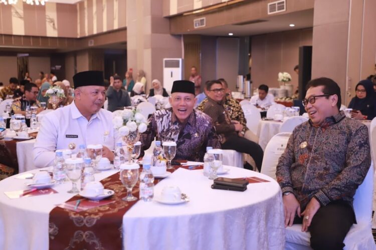 HADIRI—Wali Kota Solok, Zul Elfian Umar saat menghadiri Musrenbang Terintegrasi Rencana Pembangunan Jangka Panjang (RPJP) Provinsi Sumatera Barat Tahun 2025-2045 , di Hotel Pangeran Beach Padang.