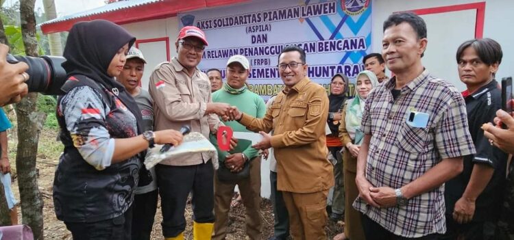 SIAP HUNI— Hunian Rumah Sementara (Huntara) yang merupakan bantuan Aksi Solidaritas Piaman Laweh (ASPILA) dan bekerjasama dengan Forum Relawan Penanggulangan Bencana (FRPB) selesai dan siap dihuni korban banjir dan galodo.