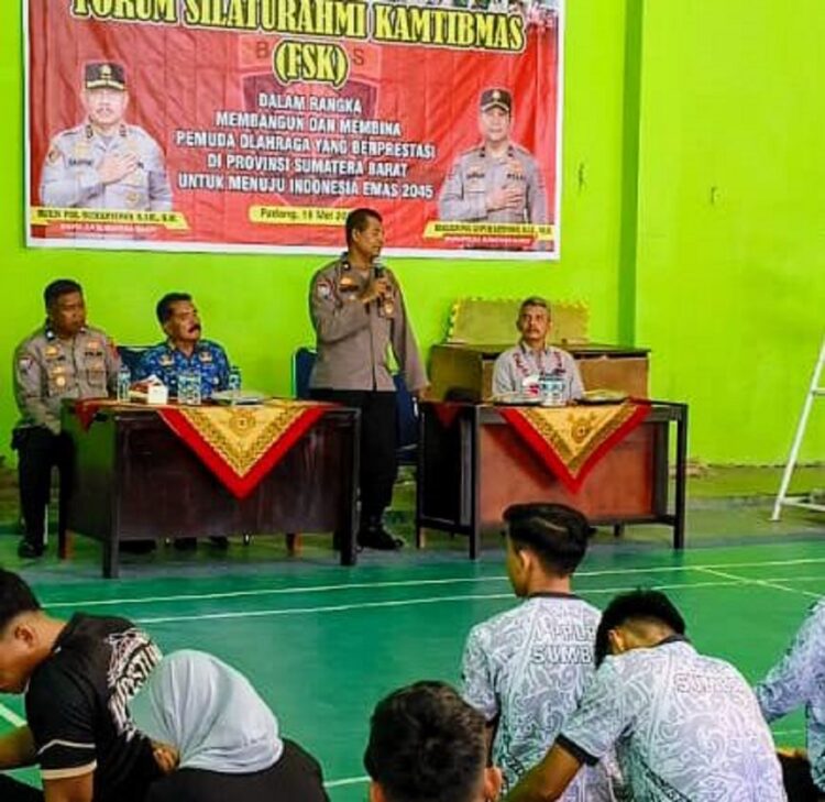 SAMBUTAN— Plt Kasubdit Bintibsos Dit Binmas Polda Sumbar, Kompol Syafrizen. SH saat berikan sambutan saat  pembukaan pelatihan.