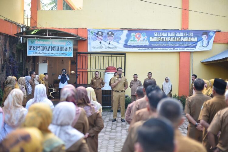 ARAHAN—Sekda Padangpariaman Rudy Repenaldi Rilis berikan sambutan saat acara Dinas Pendidikan dan Kebudayaan  Padangpariaman.