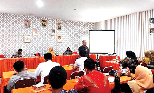 MANAJEMEN KASUS KEKERASAN ANAK— DP3AP2KB Kota Padang menggelar sosialisasi dan implementasi manajemen kasus kekerasan terhadap anak, yang diikuti kepala sekolah dan guru, di aula Kantor Dinas Pendidikan dan Kebudayaan, Selasa (21/5).