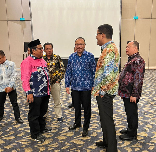 RAKOR KEMENTERIAN ATR/BPN—Bupati Padangpariaman Suhatri Bur menghadiri rapat koordinasi lintas sektor yang diselenggarakan Kementerian Agraria dan Tata Ruang / Badan Pertanahan Nasional (ATR/BPN).