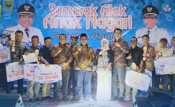 SUMARAK ALEK NAGARI— Pemerintah Kabupaten Padangpariaman melalui Dinas Pendidikan dan Kebudayaan menggelar acara Sumarak Alek Nagari Perantau Piaman yang dilaksanakan  di Anjungan Sumatra Barat Taman Mini Indonesia Indah, Jakarta.