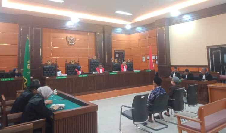 VONIS— Sidang pembacaan vonis oleh Majelis Hakim Pengadilan Tipikor Padang terhadap dua terdakwa kasus korupsi APBNagari.