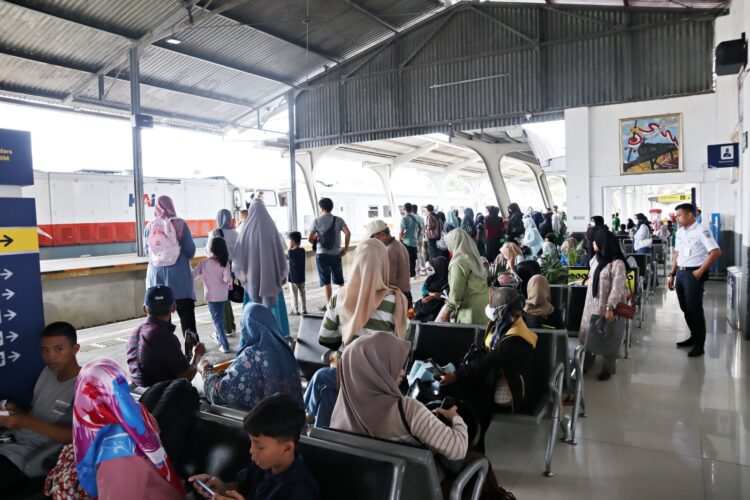 Kondisi penumpang kereta api di Stasiun Padang. Foto: Yudi/ Asisten Manager Humas PT KAI Divre II Sumbar