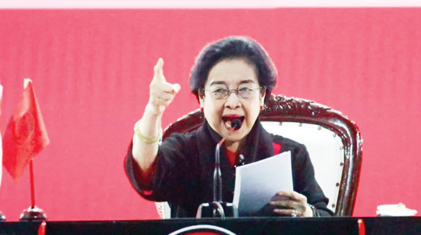 PIDATO POLTIK— Megawati dalam pidato politiknya pada pembukaan Rapat Kerja Nasional (Rakernas) ke-V PDIP di Beach City International Stadium Ancol, Jakarta Utara, Jumat (24/5).