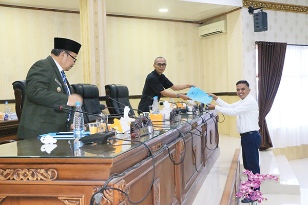 PARIPURNA— DPRD Agam menggelar rapat paripurna penyampaian Pandangan Umum Fraksi atas Nota Bupati terhadap Ranperda tentang Pertanggungjawaban Pelaksanaan APBD Tahun 2023, di Aula Utama DPRD setempat, Senin (3/6).