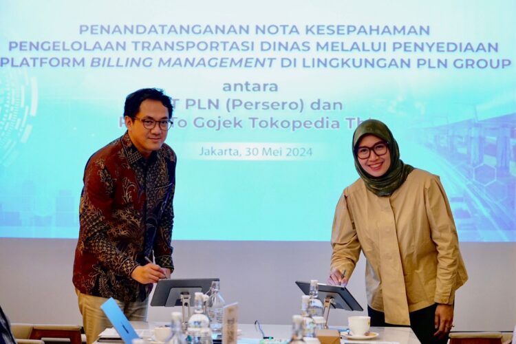 menandatangani --PT PLN (Persero) menandatangani nota kesepahaman (Memorandum of Understanding/MoU) dengan PT GoTo Gojek Tokopedia Tbk. dalam penyediaan transportasi dinas di lingkungan PLN Group.