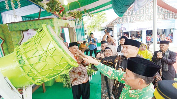 PEMBUKAAN MTQ— Pj Wali Kota Padang, Andree Algamar membuka kegiatan MTQ ke-41 Tingkat Kecamatan Lubuk Begalung di Halaman Gedung Balai Basuo Kelurahan Pagambiran Ampalu Nan XX, Minggu (9/6).