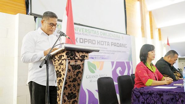 BIMTEK DPRD— Ketua DPRD Kota Padang Syafrial Kani membuka kegiatan Bimtek Pimpinan dan anggota DPRD Kota Padang.