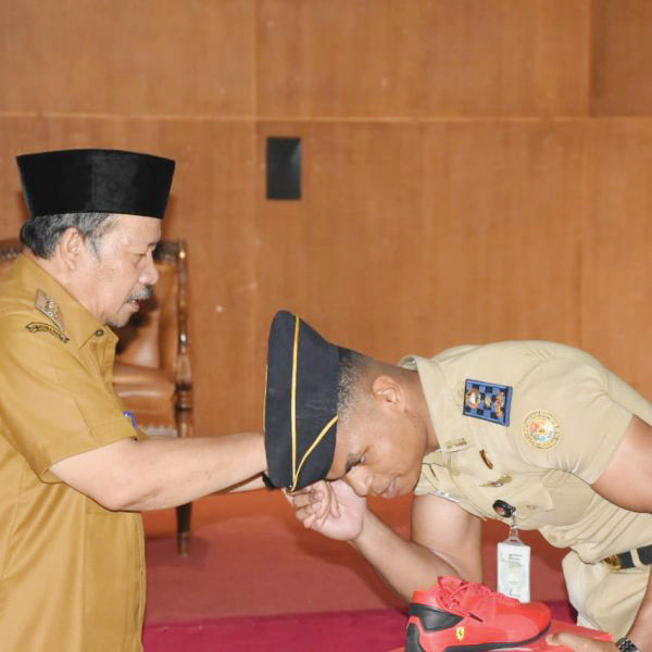 PEMBEKALAN— Bupati Agam Andri Warman berikan pembekalan magang bagi para praja IPDN Kampus Sumbar Angkatan ke-33 di Aula IPDN Sumbar, Kecamatan Baso, Selasa (4/6).