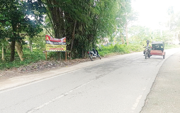 SUDAH DIBERSIHKAN— DLH Kota Padang sudah membersihkan sekitar 62 TPS Liar yang berada di sejumlah titik kawasan tempat tinggal masyakat. Di lokasi tersebut dipasang spanduk larangan membuang sampah.