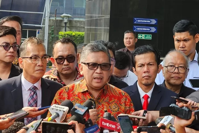 DIPERIKSA KPK— Sekretaris Jenderal (Sekjen) PDI Perjuangan Hasto Kristiyanto usai menjalani pemeriksaan di Gedung Merah Putih KPK, Jakarta, Senin (10/6).