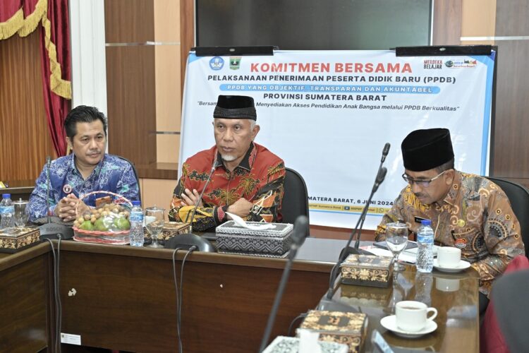 WORKSHOP— Gubernur Mahyeldi membuka kegiatan Workshop Penilaian Kepatuhan Penyelenggaraan Pelayanan Publik.